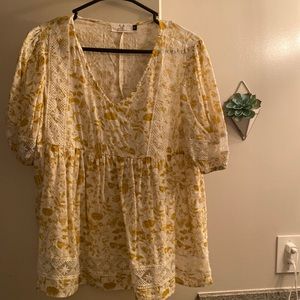 Rusty yellow and cream colored top